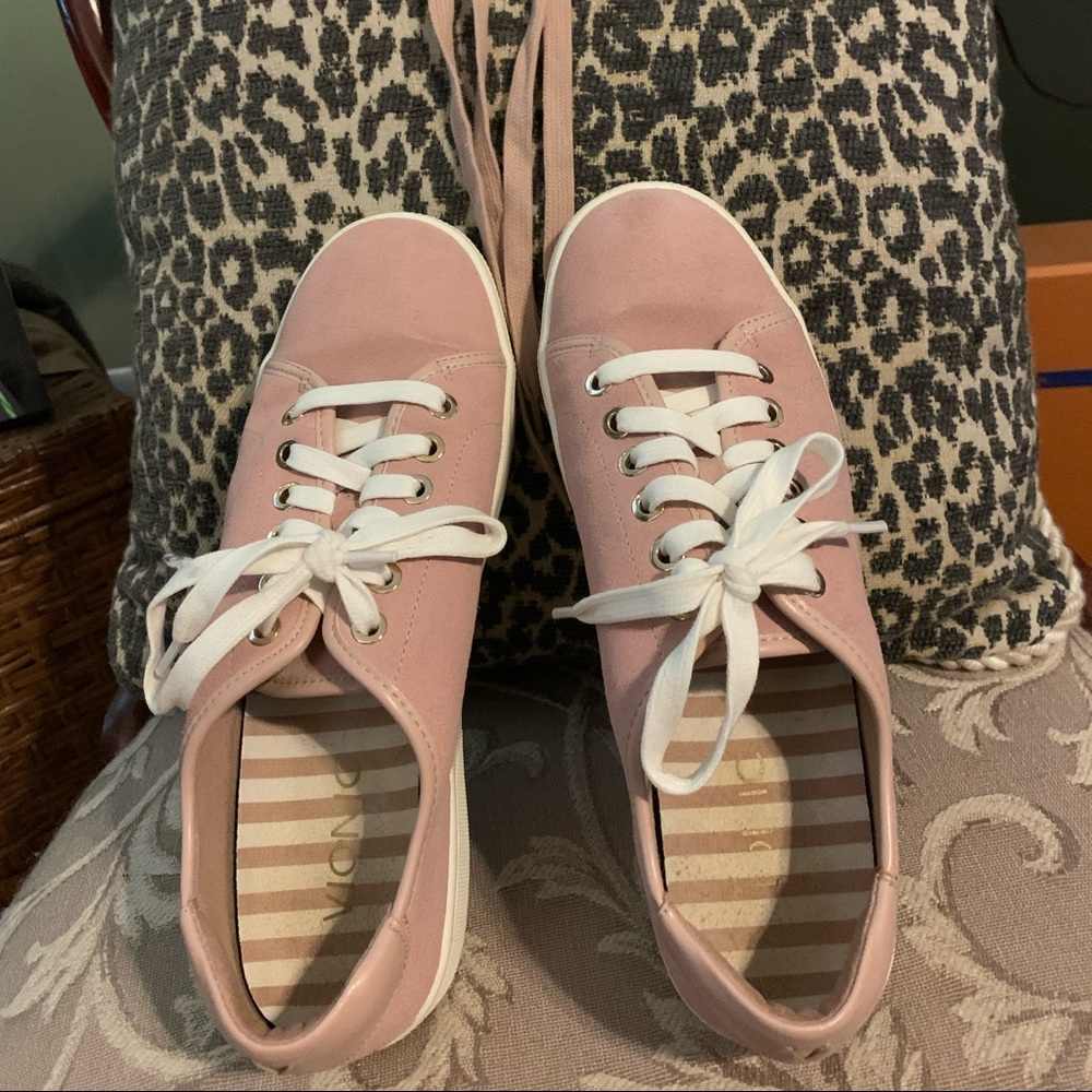 Vionic 7m comfort sneakers in dusty pink suede. EUC